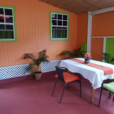 Salz Cozy Inn Roseau Exteriör bild